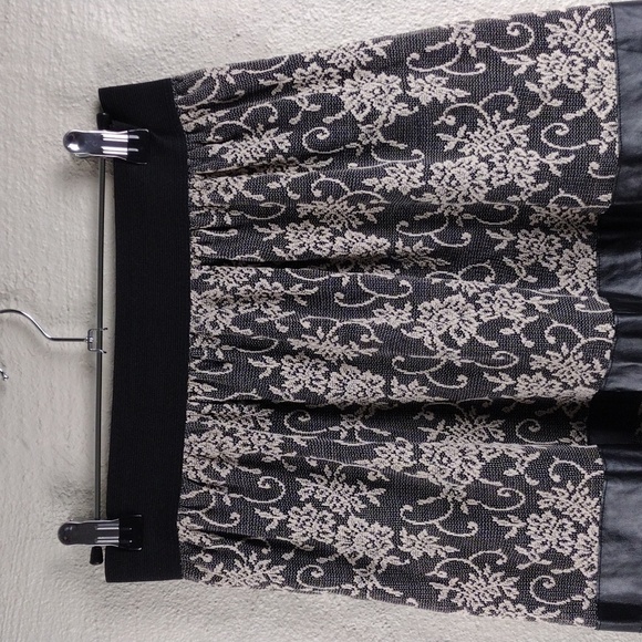 Joe B by Joe Benbasset Black Jacquard Damask Paisley Lace Pull On Mini Skirt - Picture 2 of 10